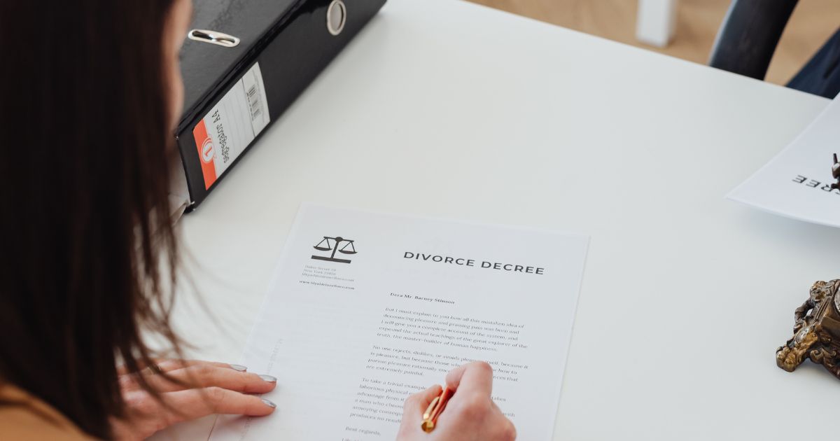 What Happens When Your Ex Does Not Comply with Your Divorce Decree?
